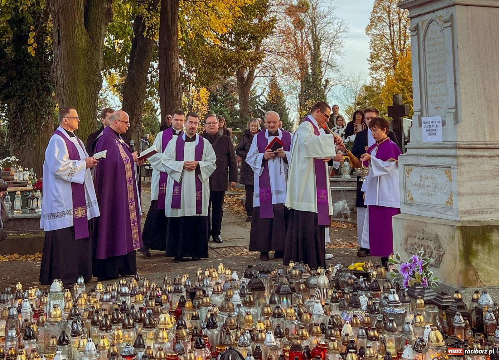 Zdjęcie w galerii na portalu naszraciborz.pl: Uroczystość Wszystkich Świętych na cmentarzu Jeruzalem w Raciborzu [FOTO i WIDEO] wiadomości z regionu