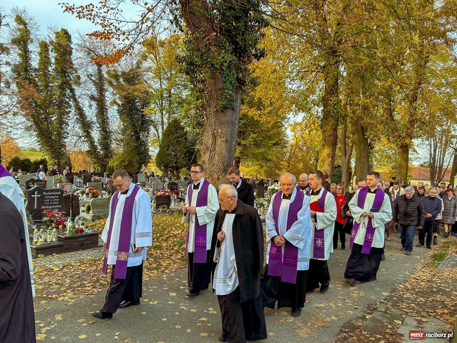 Zdjęcie w galerii na portalu naszraciborz.pl: Uroczystość Wszystkich Świętych na cmentarzu Jeruzalem w Raciborzu [FOTO i WIDEO] wiadomości z regionu