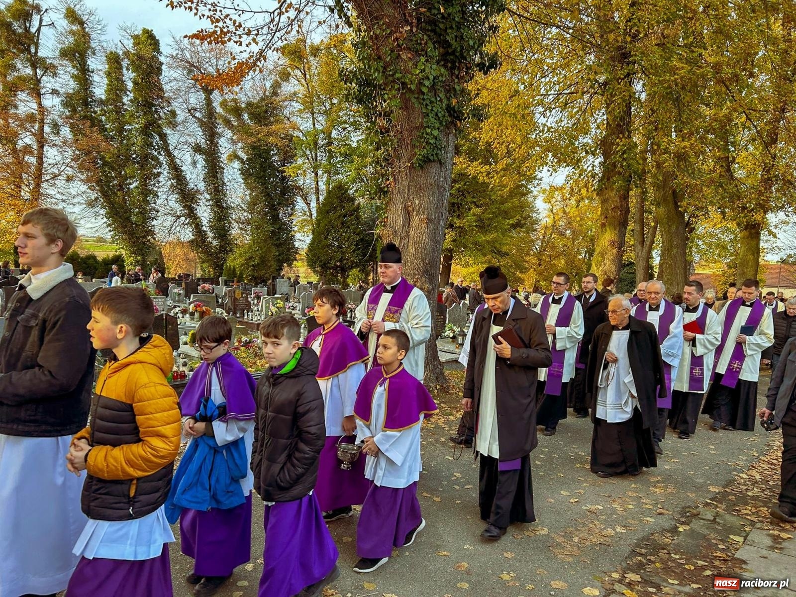 Zdjęcie w galerii na portalu naszraciborz.pl: Uroczystość Wszystkich Świętych na cmentarzu Jeruzalem w Raciborzu [FOTO i WIDEO] wiadomości z regionu