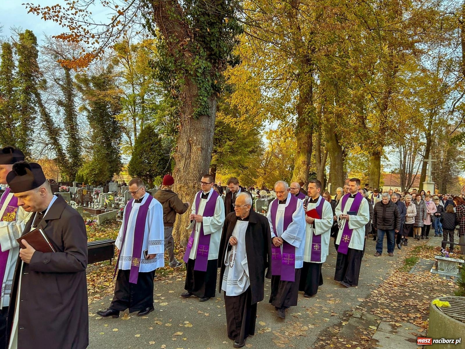 Zdjęcie w galerii na portalu naszraciborz.pl: Uroczystość Wszystkich Świętych na cmentarzu Jeruzalem w Raciborzu [FOTO i WIDEO] wiadomości z regionu