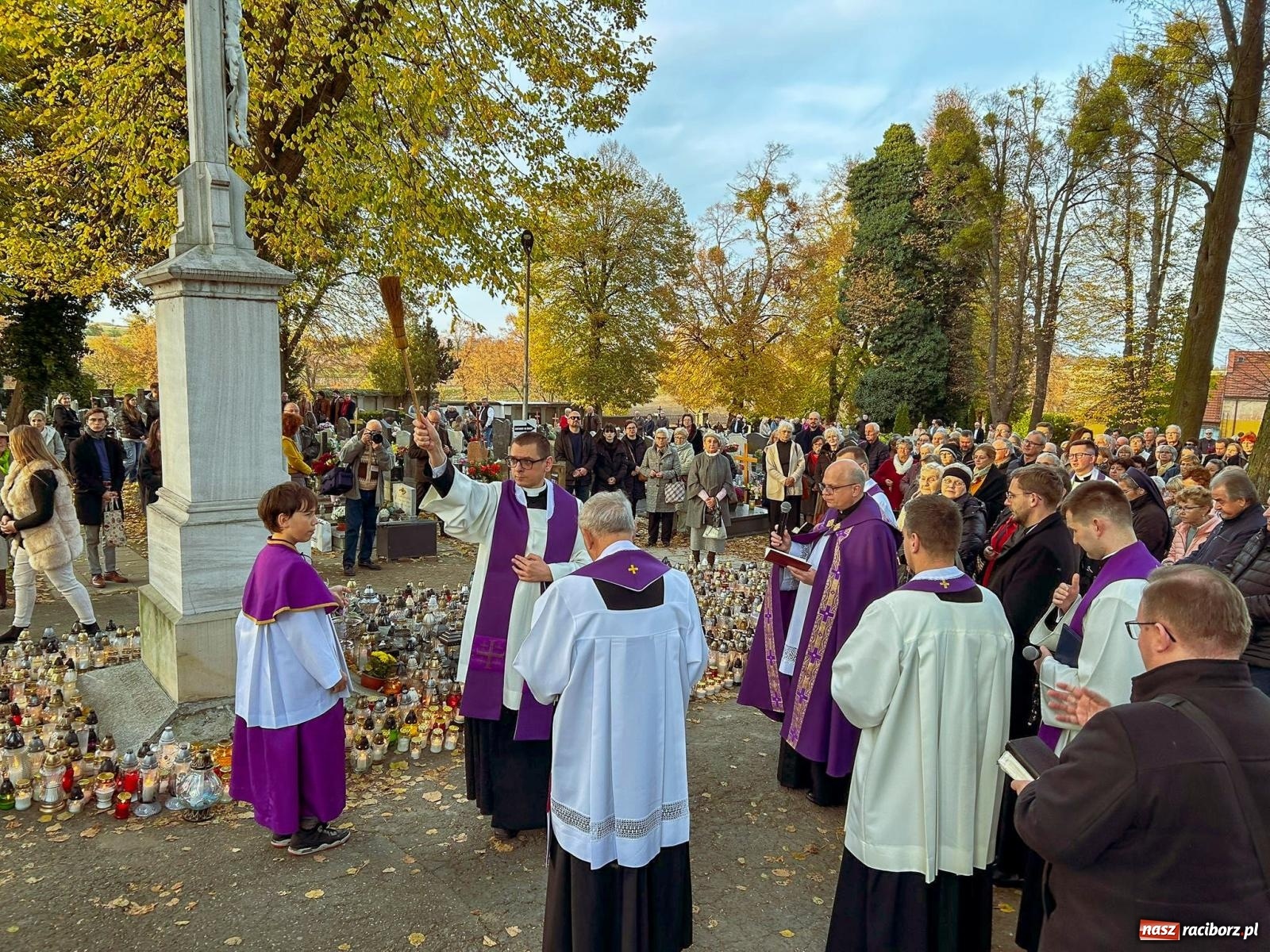 Zdjęcie w galerii na portalu naszraciborz.pl: Uroczystość Wszystkich Świętych na cmentarzu Jeruzalem w Raciborzu [FOTO i WIDEO] wiadomości z regionu