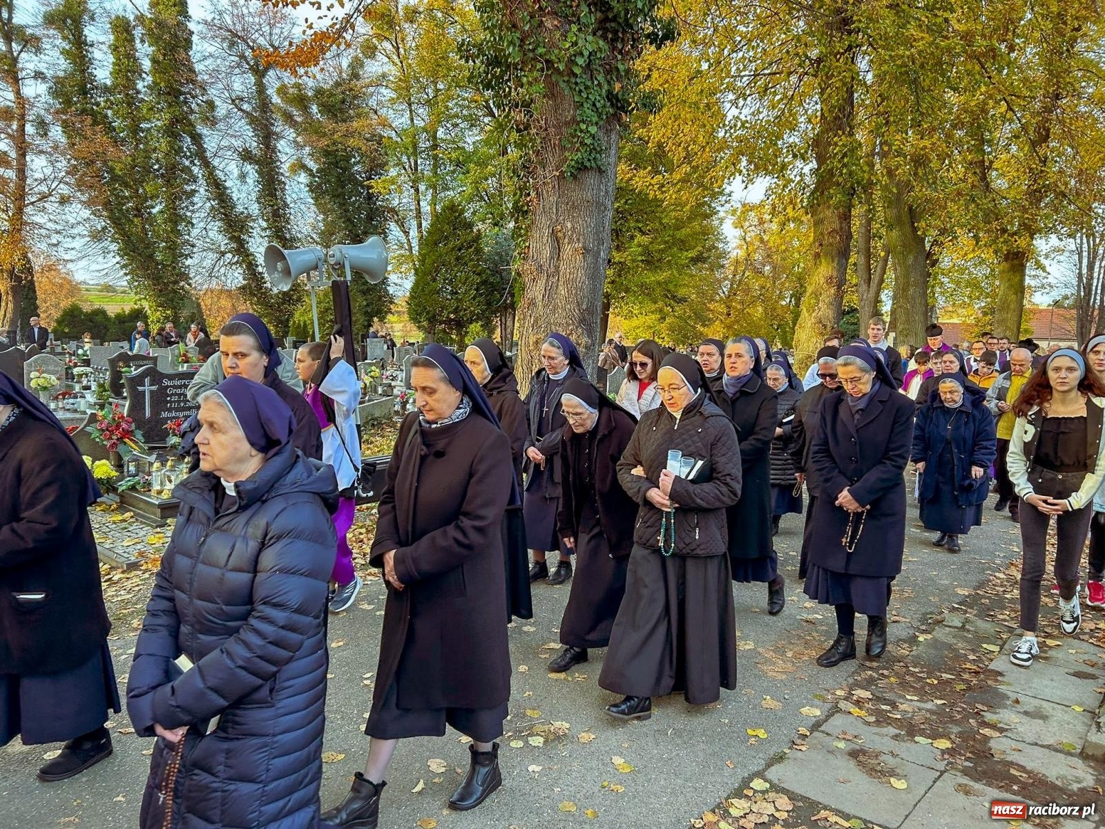 Zdjęcie w galerii na portalu naszraciborz.pl: Uroczystość Wszystkich Świętych na cmentarzu Jeruzalem w Raciborzu [FOTO i WIDEO] wiadomości z regionu