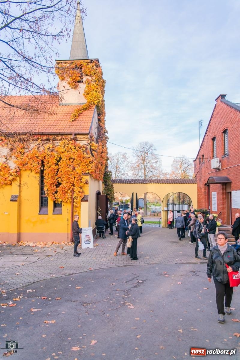 Zdjęcie w galerii na portalu naszraciborz.pl: Uroczystość Wszystkich Świętych na cmentarzu Jeruzalem w Raciborzu [FOTO i WIDEO] wiadomości z regionu