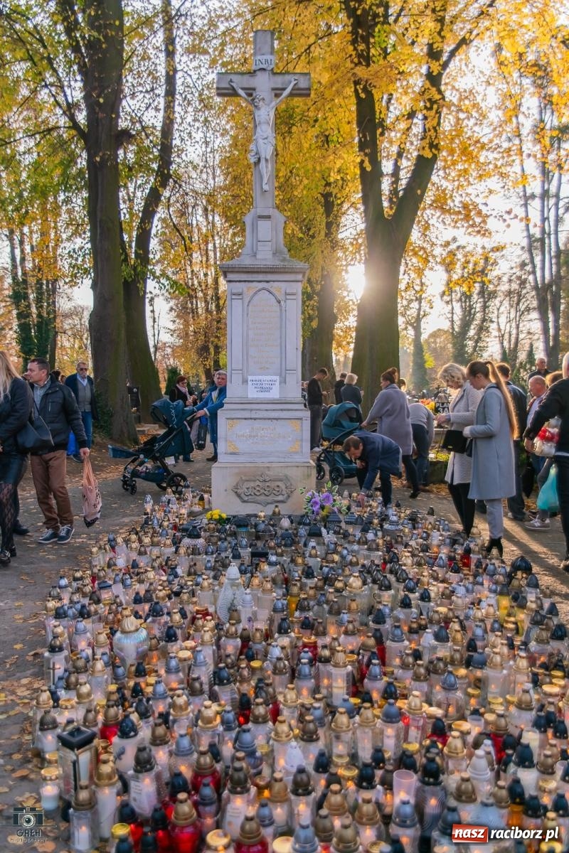 Zdjęcie w galerii na portalu naszraciborz.pl: Uroczystość Wszystkich Świętych na cmentarzu Jeruzalem w Raciborzu [FOTO i WIDEO] wiadomości z regionu