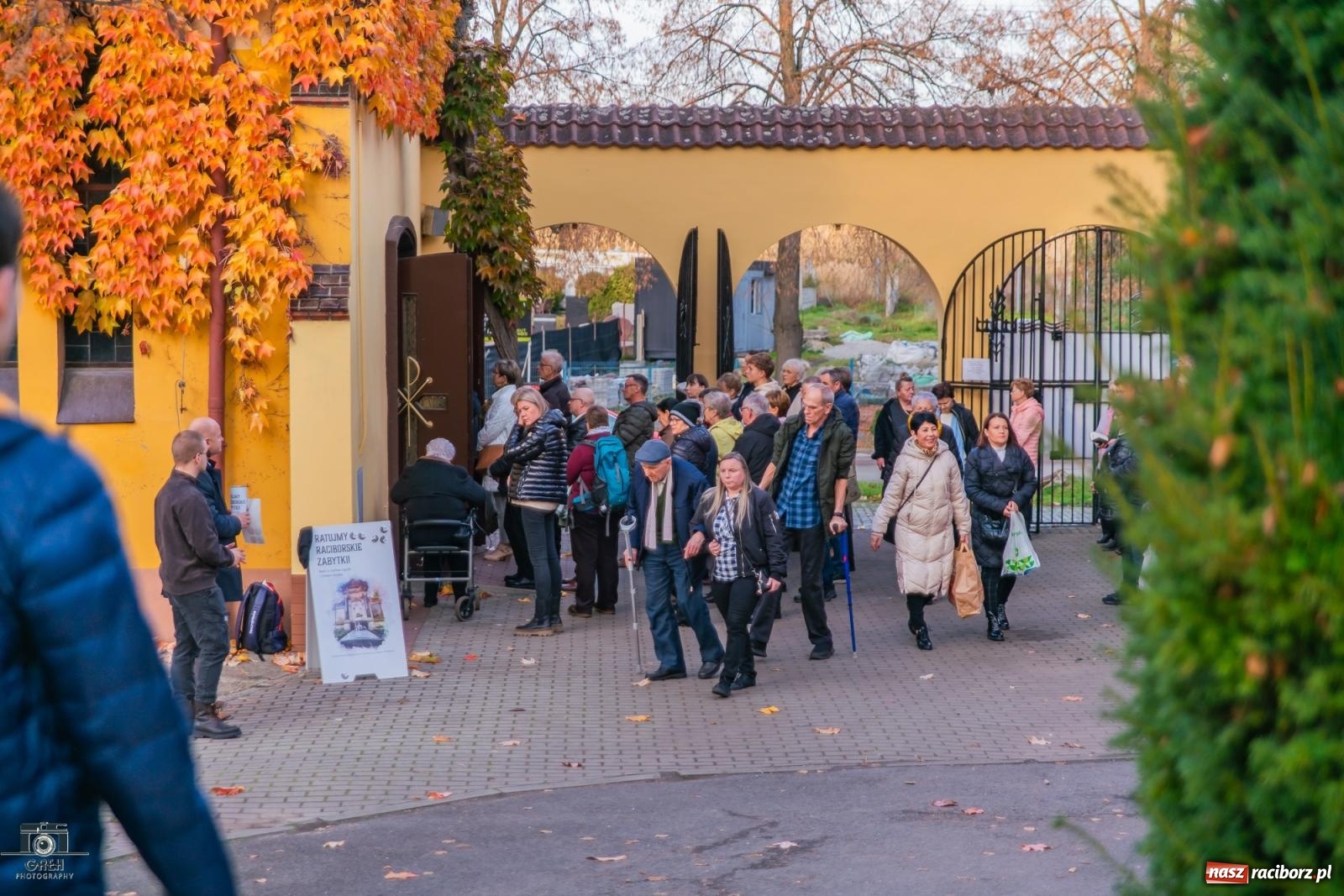 Zdjęcie w galerii na portalu naszraciborz.pl: Uroczystość Wszystkich Świętych na cmentarzu Jeruzalem w Raciborzu [FOTO i WIDEO] wiadomości z regionu