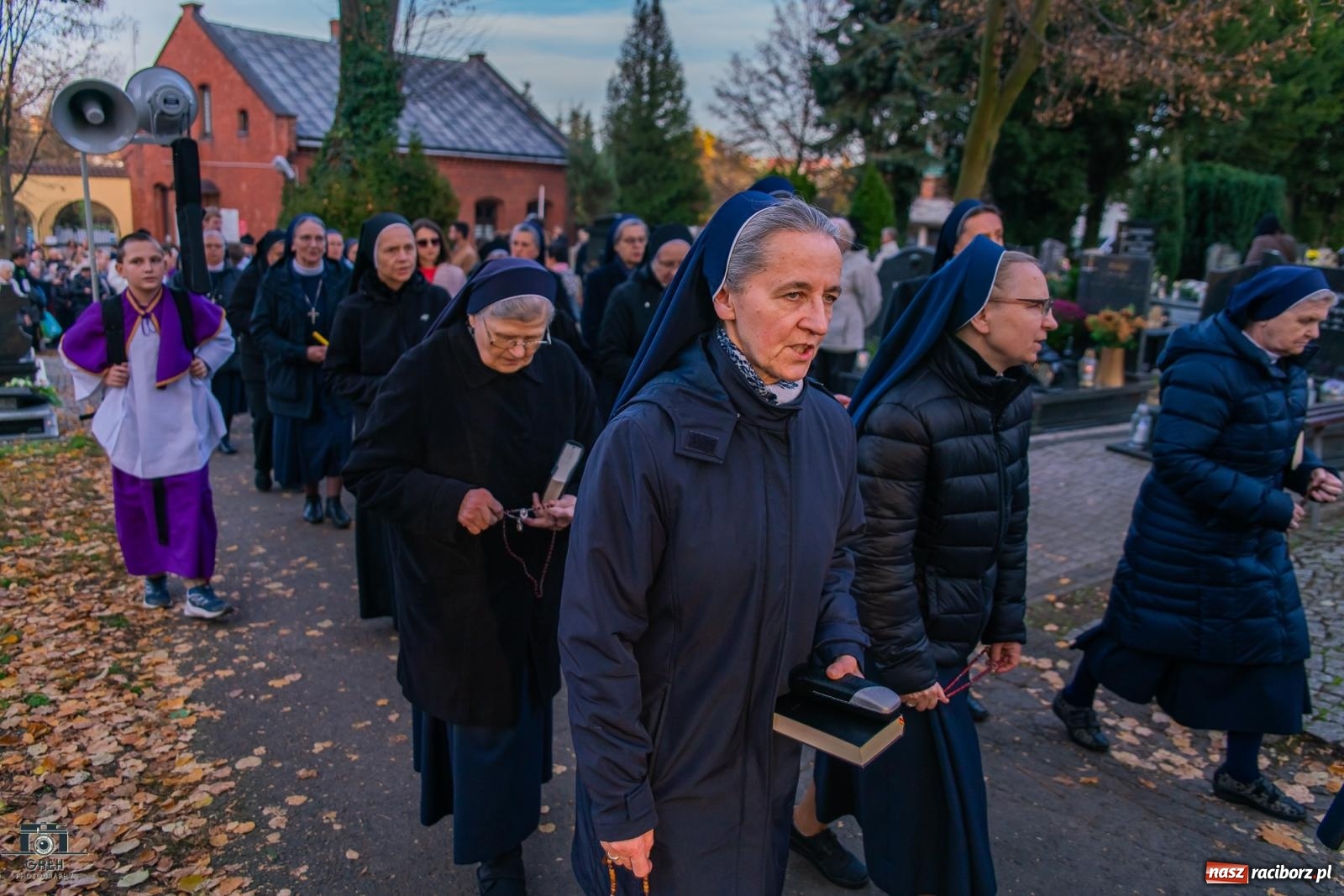 Zdjęcie w galerii na portalu naszraciborz.pl: Uroczystość Wszystkich Świętych na cmentarzu Jeruzalem w Raciborzu [FOTO i WIDEO] wiadomości z regionu