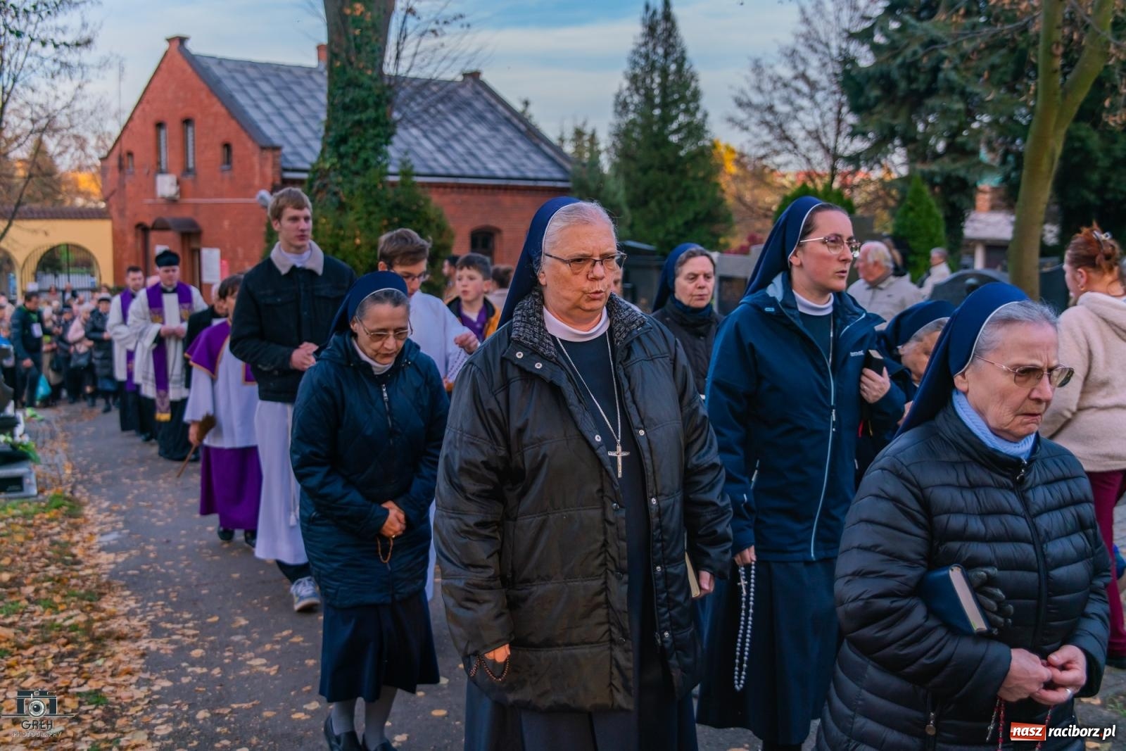 Zdjęcie w galerii na portalu naszraciborz.pl: Uroczystość Wszystkich Świętych na cmentarzu Jeruzalem w Raciborzu [FOTO i WIDEO] wiadomości z regionu