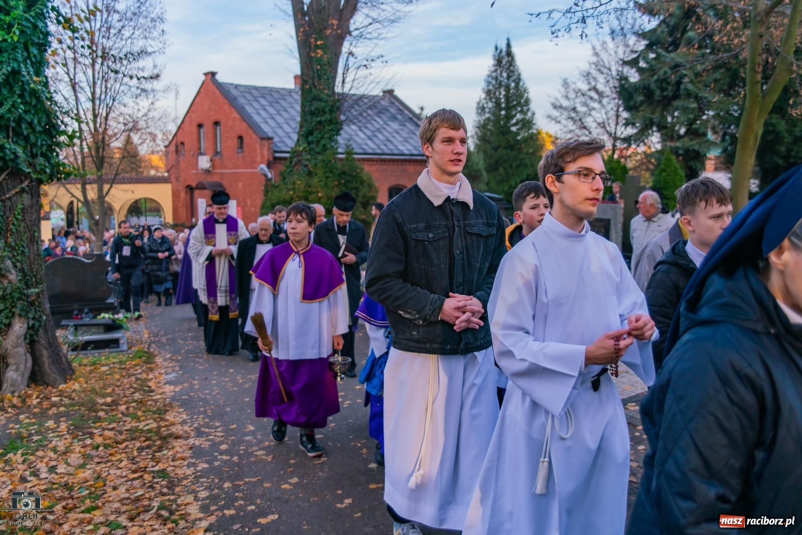 Zdjęcie w galerii na portalu naszraciborz.pl: Uroczystość Wszystkich Świętych na cmentarzu Jeruzalem w Raciborzu [FOTO i WIDEO] wiadomości z regionu