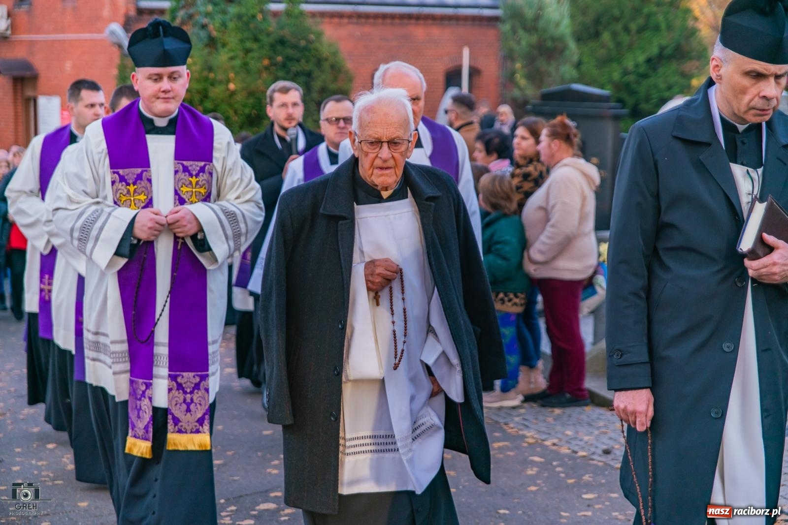 Zdjęcie w galerii na portalu naszraciborz.pl: Uroczystość Wszystkich Świętych na cmentarzu Jeruzalem w Raciborzu [FOTO i WIDEO] wiadomości z regionu