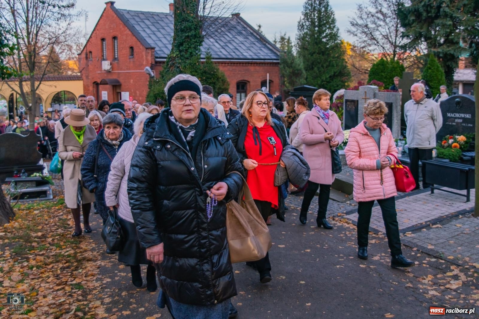 Zdjęcie w galerii na portalu naszraciborz.pl: Uroczystość Wszystkich Świętych na cmentarzu Jeruzalem w Raciborzu [FOTO i WIDEO] wiadomości z regionu