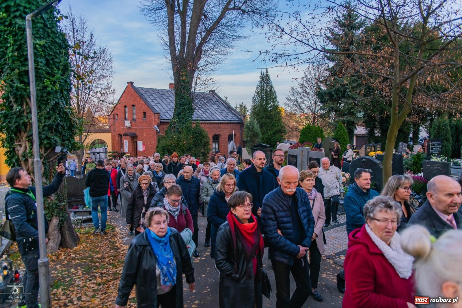 Zdjęcie w galerii na portalu naszraciborz.pl: Uroczystość Wszystkich Świętych na cmentarzu Jeruzalem w Raciborzu [FOTO i WIDEO] wiadomości z regionu
