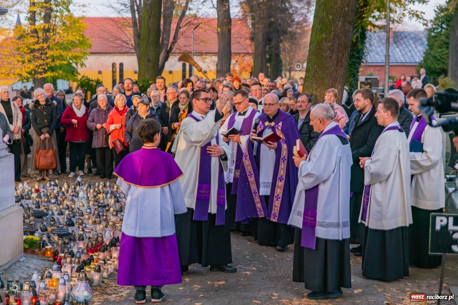Zdjęcie w galerii na portalu naszraciborz.pl: Uroczystość Wszystkich Świętych na cmentarzu Jeruzalem w Raciborzu [FOTO i WIDEO] wiadomości z regionu