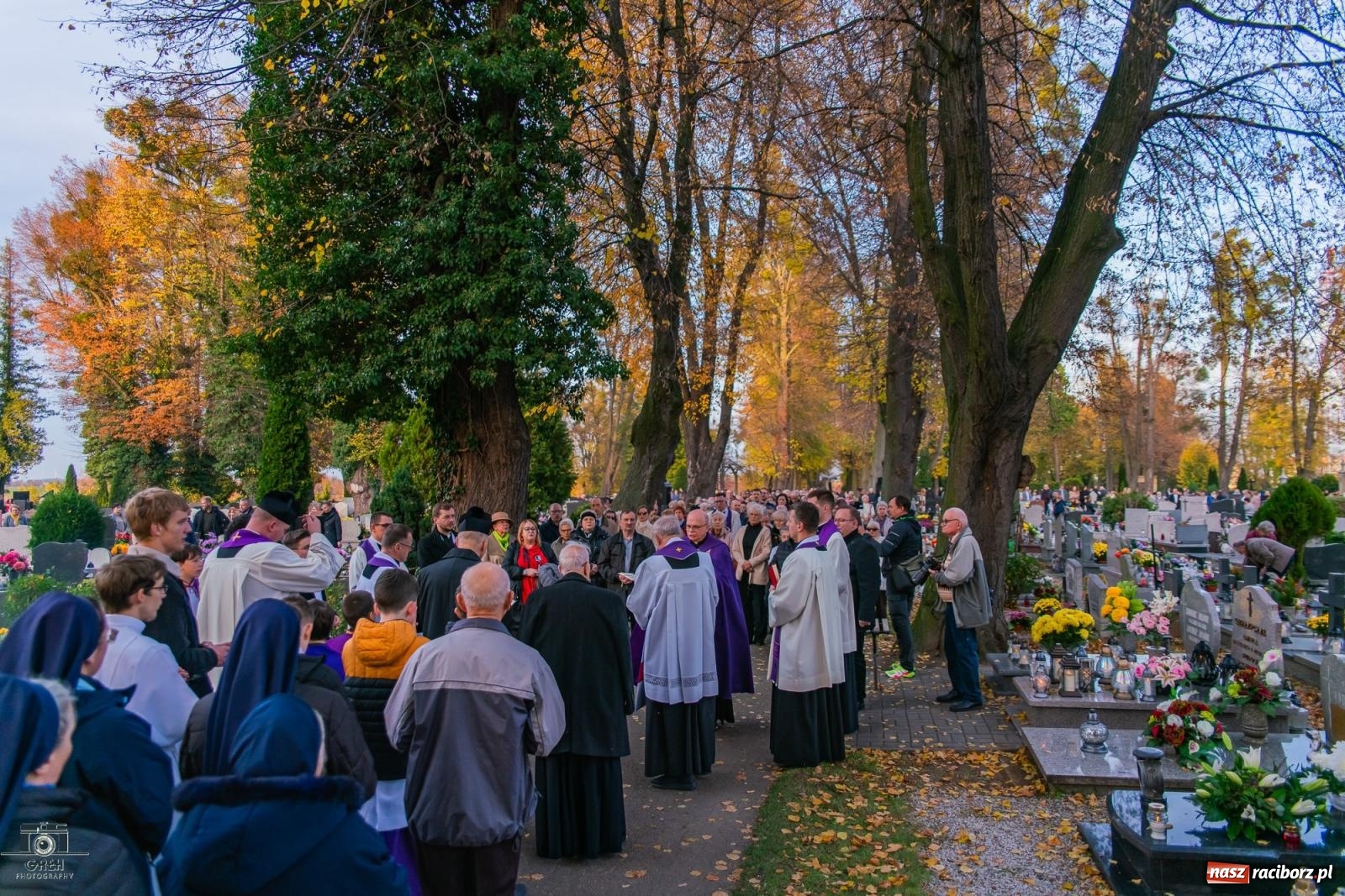 Zdjęcie w galerii na portalu naszraciborz.pl: Uroczystość Wszystkich Świętych na cmentarzu Jeruzalem w Raciborzu [FOTO i WIDEO] wiadomości z regionu