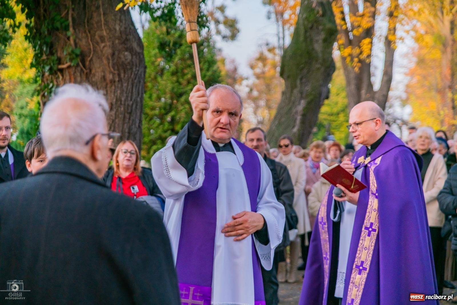 Zdjęcie w galerii na portalu naszraciborz.pl: Uroczystość Wszystkich Świętych na cmentarzu Jeruzalem w Raciborzu [FOTO i WIDEO] wiadomości z regionu