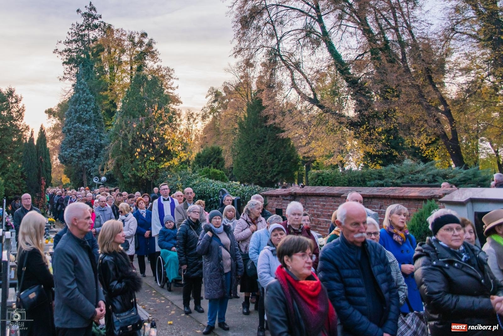 Zdjęcie w galerii na portalu naszraciborz.pl: Uroczystość Wszystkich Świętych na cmentarzu Jeruzalem w Raciborzu [FOTO i WIDEO] wiadomości z regionu