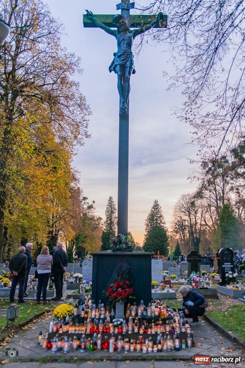 Zdjęcie w galerii na portalu naszraciborz.pl: Uroczystość Wszystkich Świętych na cmentarzu Jeruzalem w Raciborzu [FOTO i WIDEO] wiadomości z regionu