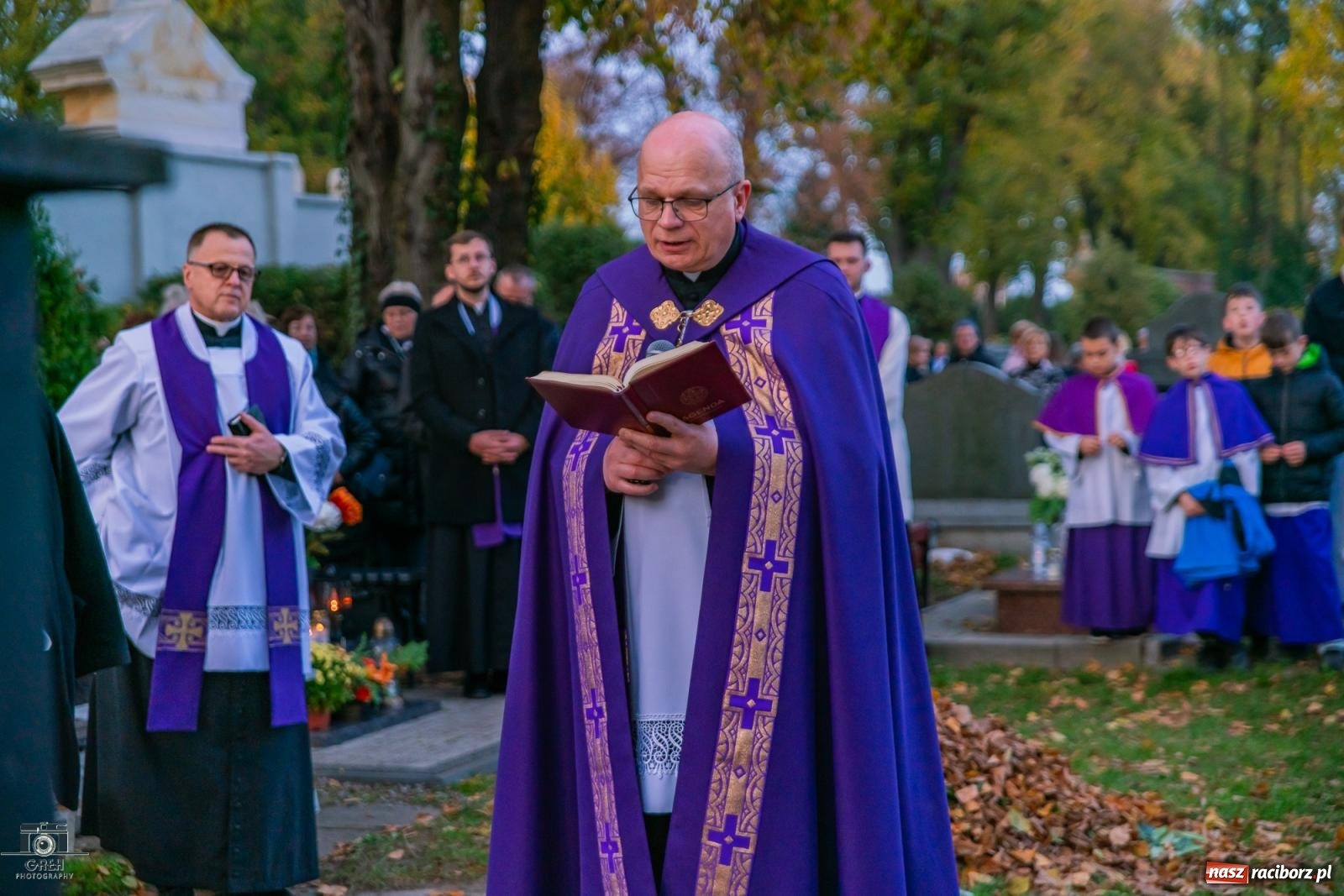 Zdjęcie w galerii na portalu naszraciborz.pl: Uroczystość Wszystkich Świętych na cmentarzu Jeruzalem w Raciborzu [FOTO i WIDEO] wiadomości z regionu