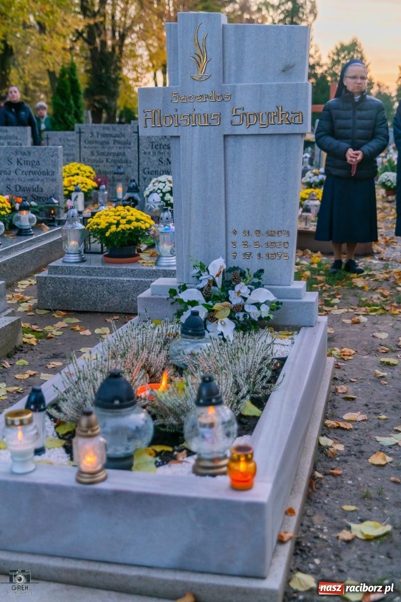 Zdjęcie w galerii na portalu naszraciborz.pl: Uroczystość Wszystkich Świętych na cmentarzu Jeruzalem w Raciborzu [FOTO i WIDEO] wiadomości z regionu