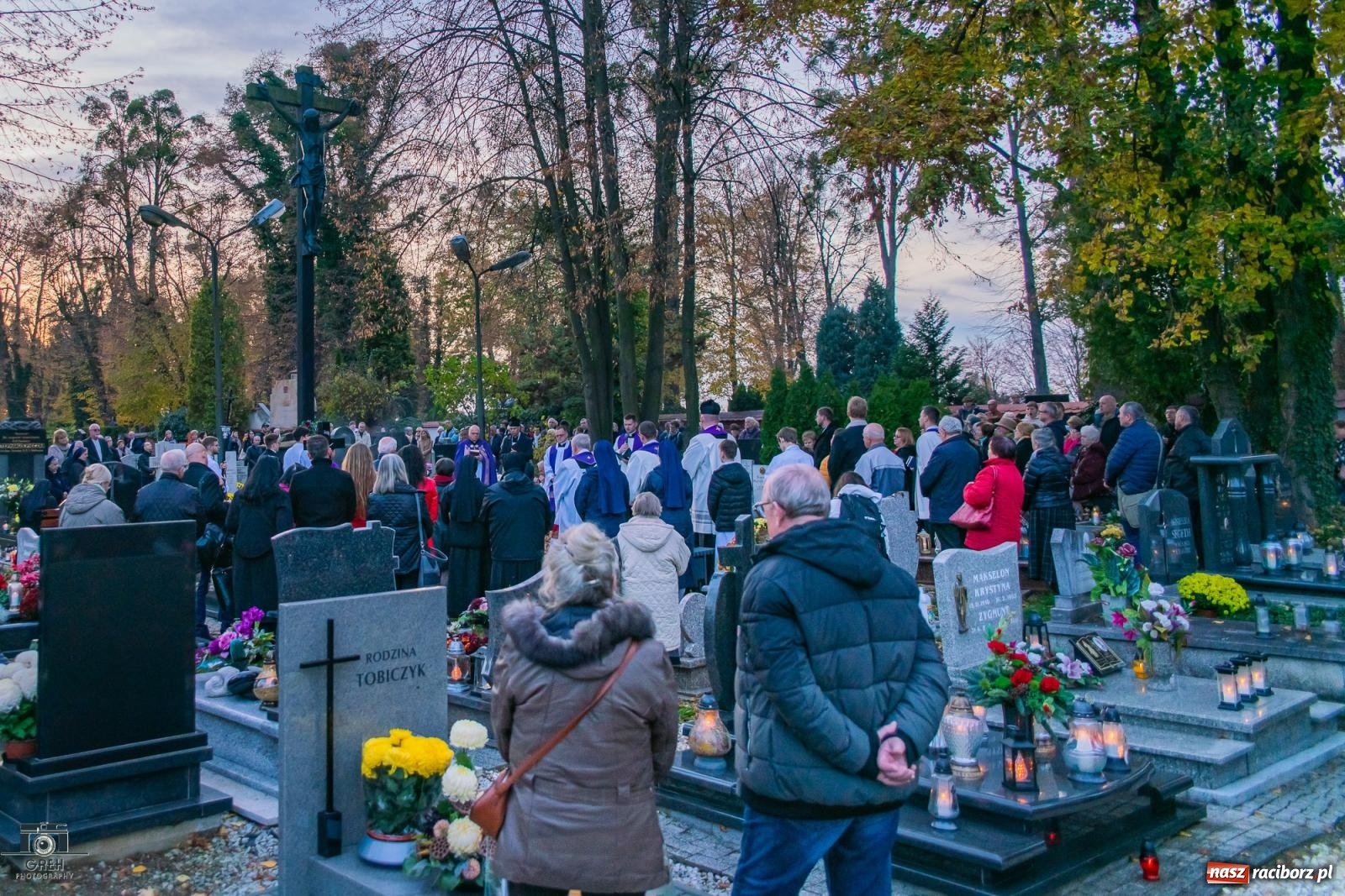 Zdjęcie w galerii na portalu naszraciborz.pl: Uroczystość Wszystkich Świętych na cmentarzu Jeruzalem w Raciborzu [FOTO i WIDEO] wiadomości z regionu