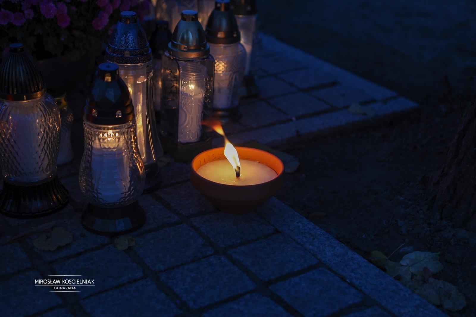 Zdjęcie w galerii na portalu naszraciborz.pl: Dzień Zaduszny uświadamia dobitnie prawdę ludzkiego przemijania - zdjęcia z raciborskich cmentarzy wiadomości z regionu