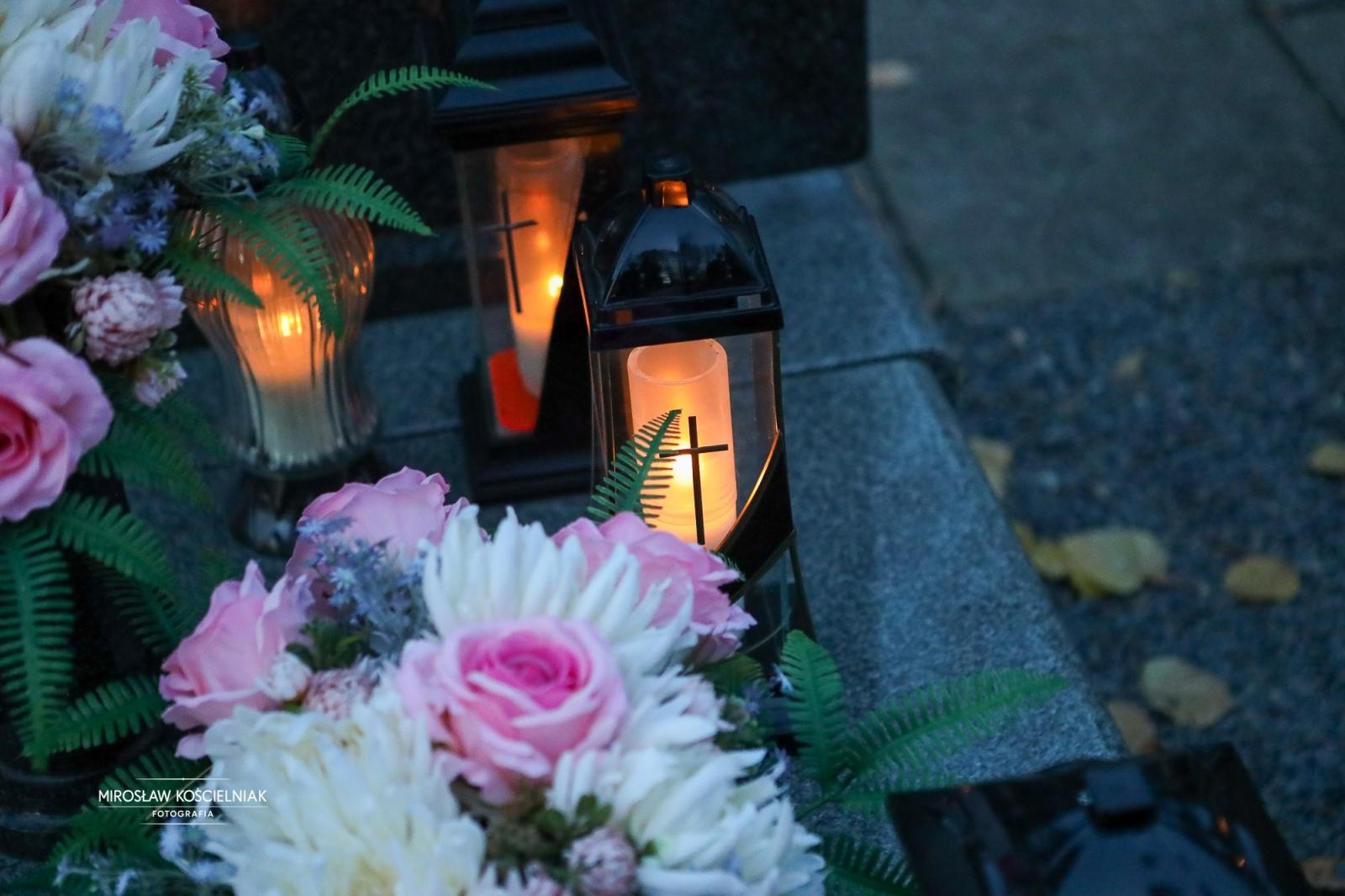 Zdjęcie w galerii na portalu naszraciborz.pl: Dzień Zaduszny uświadamia dobitnie prawdę ludzkiego przemijania - zdjęcia z raciborskich cmentarzy wiadomości z regionu