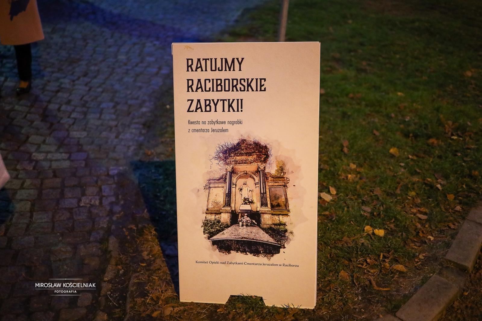 Zdjęcie w galerii na portalu naszraciborz.pl: Dzień Zaduszny uświadamia dobitnie prawdę ludzkiego przemijania - zdjęcia z raciborskich cmentarzy wiadomości z regionu