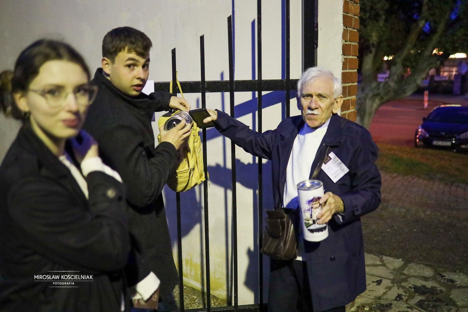 Zdjęcie w galerii na portalu naszraciborz.pl: Dzień Zaduszny uświadamia dobitnie prawdę ludzkiego przemijania - zdjęcia z raciborskich cmentarzy wiadomości z regionu