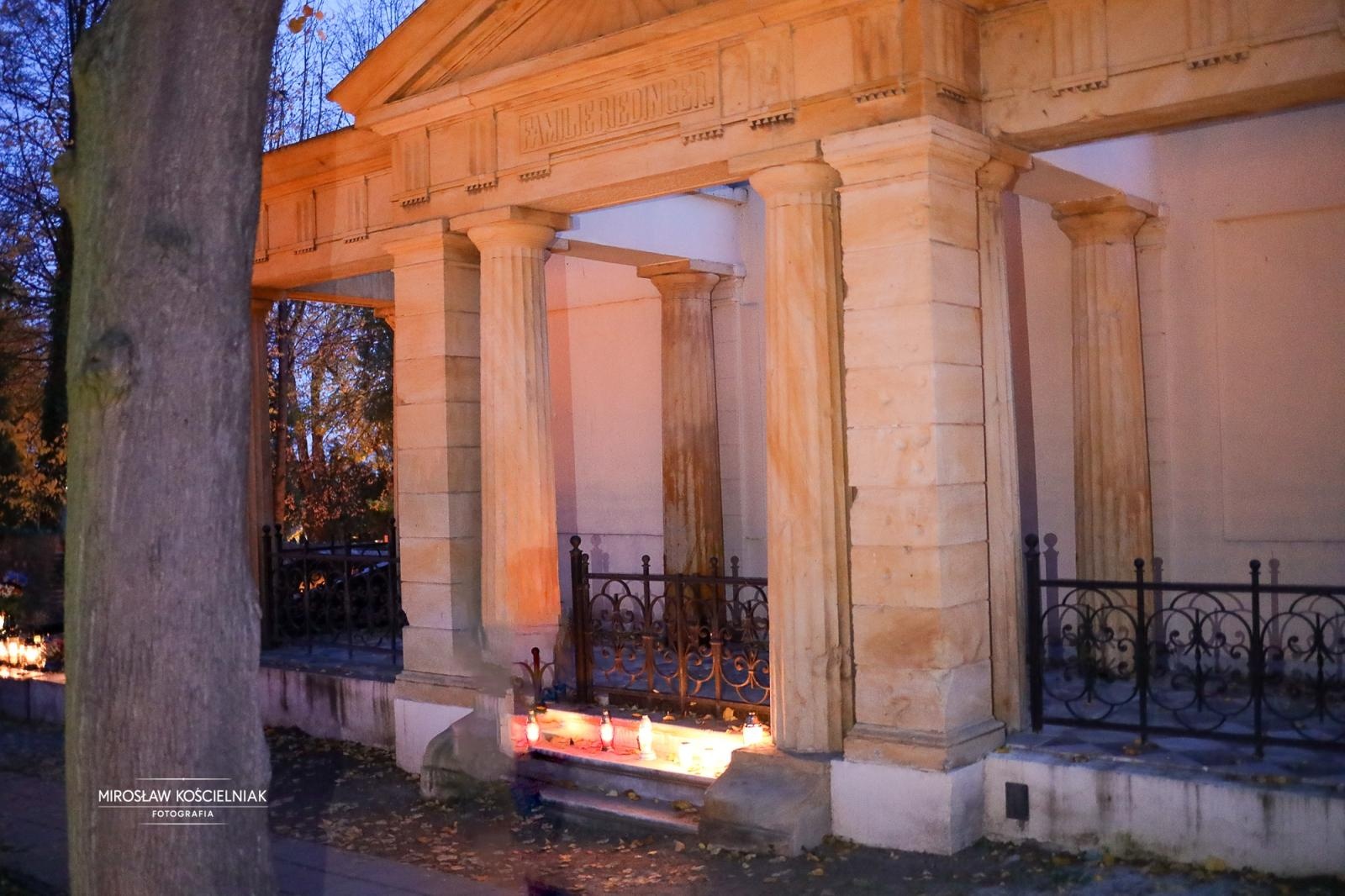 Zdjęcie w galerii na portalu naszraciborz.pl: Dzień Zaduszny uświadamia dobitnie prawdę ludzkiego przemijania - zdjęcia z raciborskich cmentarzy wiadomości z regionu