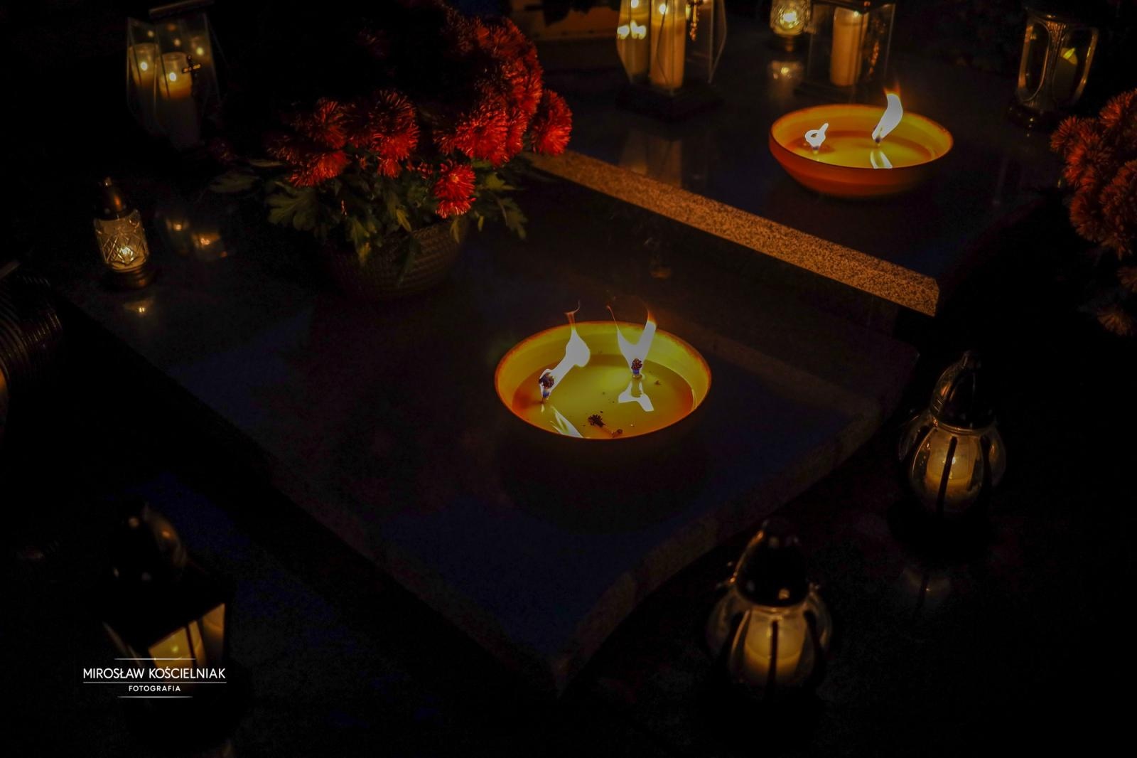 Zdjęcie w galerii na portalu naszraciborz.pl: Dzień Zaduszny uświadamia dobitnie prawdę ludzkiego przemijania - zdjęcia z raciborskich cmentarzy wiadomości z regionu