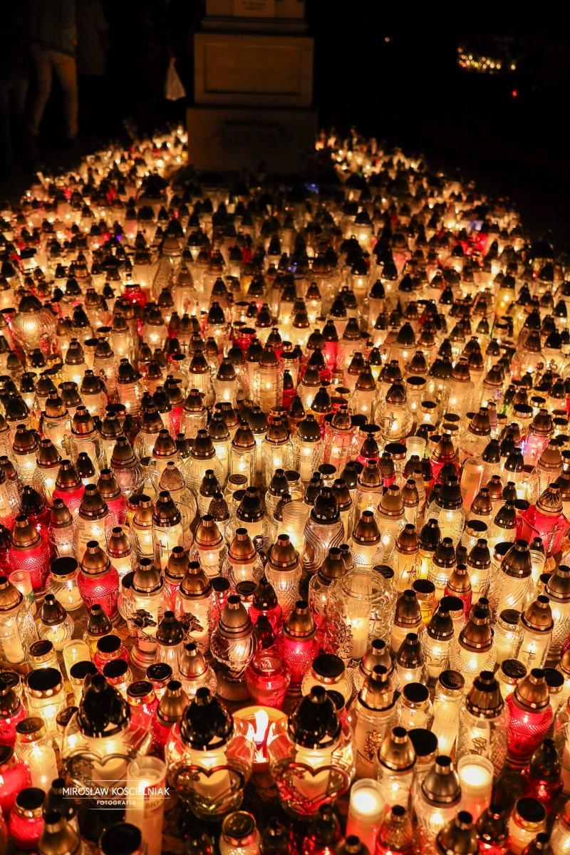 Zdjęcie w galerii na portalu naszraciborz.pl: Dzień Zaduszny uświadamia dobitnie prawdę ludzkiego przemijania - zdjęcia z raciborskich cmentarzy wiadomości z regionu