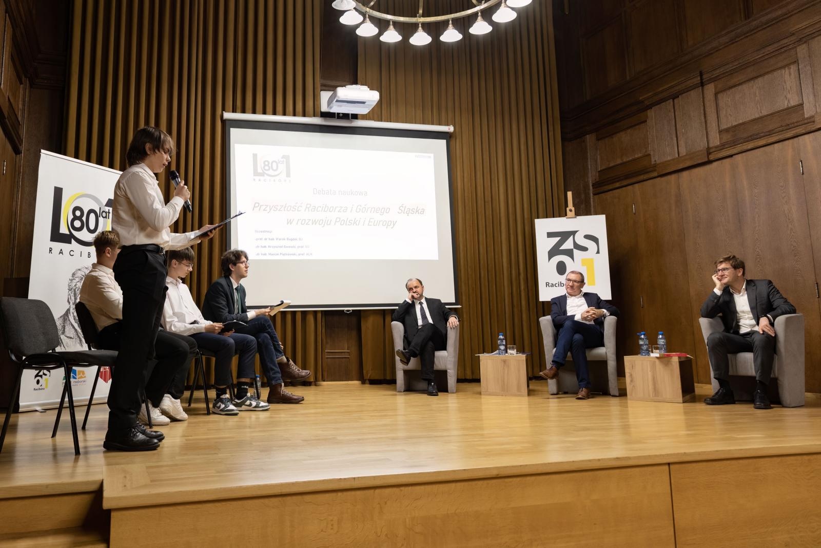 Zdjęcie w galerii na portalu naszraciborz.pl: Różne drogi, wspólne pytania o przyszłość Górnego Śląska i Raciborza wiadomości z regionu