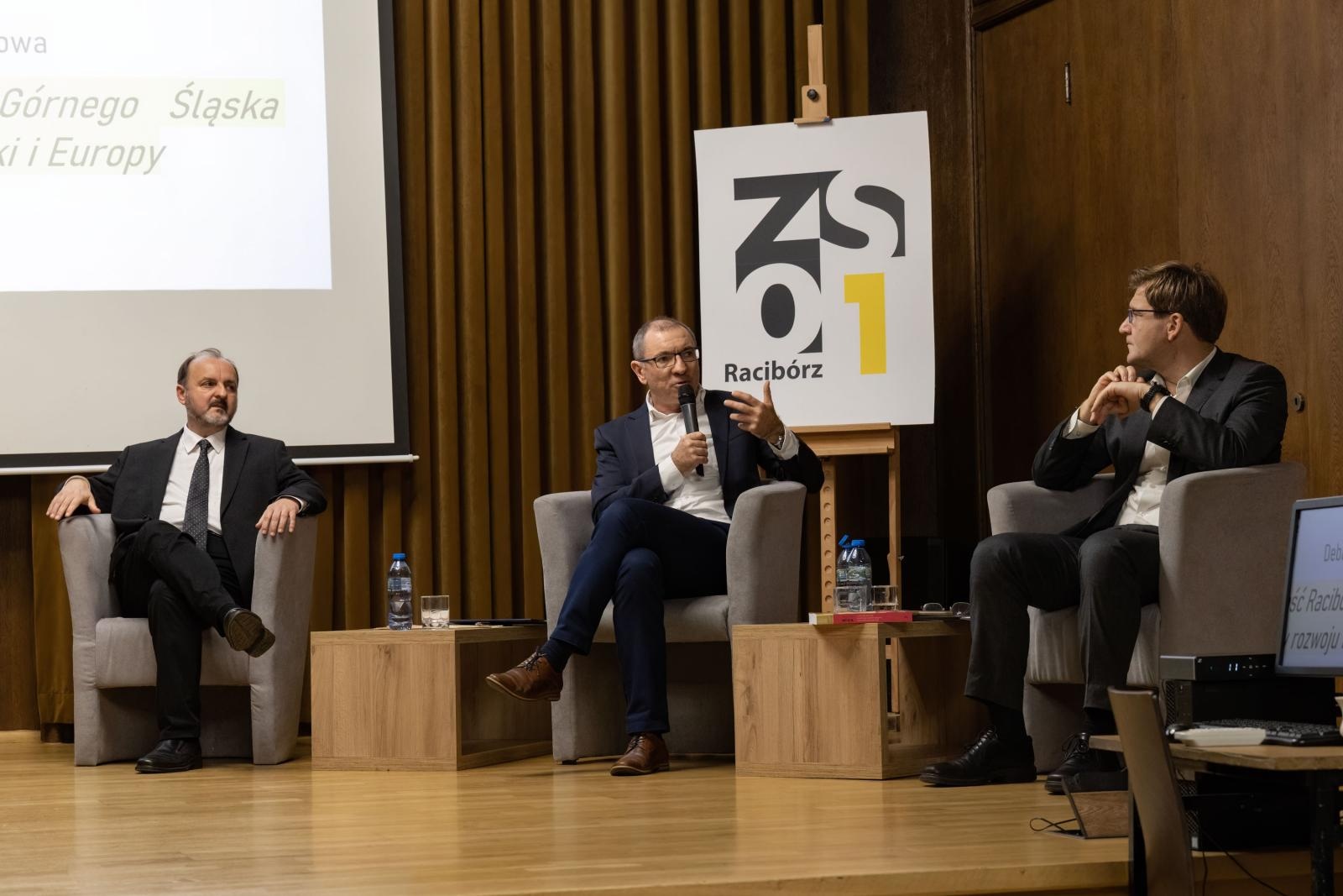 Zdjęcie w galerii na portalu naszraciborz.pl: Różne drogi, wspólne pytania o przyszłość Górnego Śląska i Raciborza wiadomości z regionu