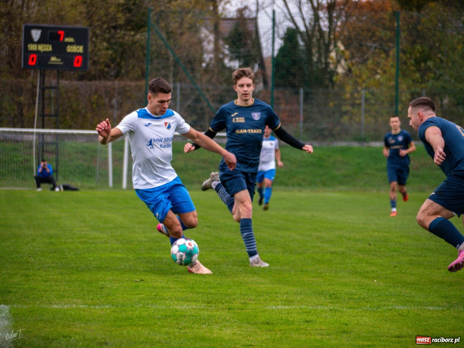 Zdjęcie w galerii na portalu naszraciborz.pl: Kolejarz z Chałupek rozjechał Nędzę [FOTO] wiadomości z regionu