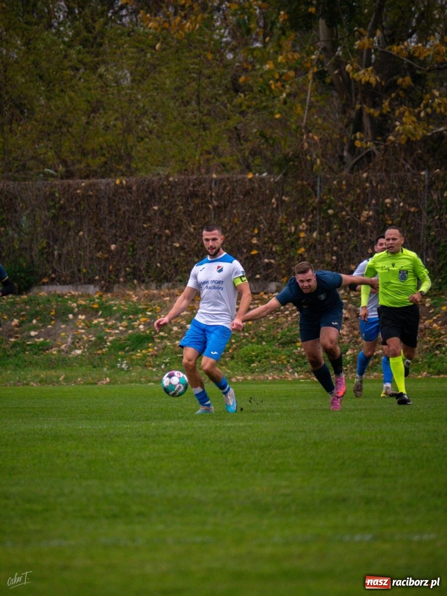 Zdjęcie w galerii na portalu naszraciborz.pl: Kolejarz z Chałupek rozjechał Nędzę [FOTO] wiadomości z regionu