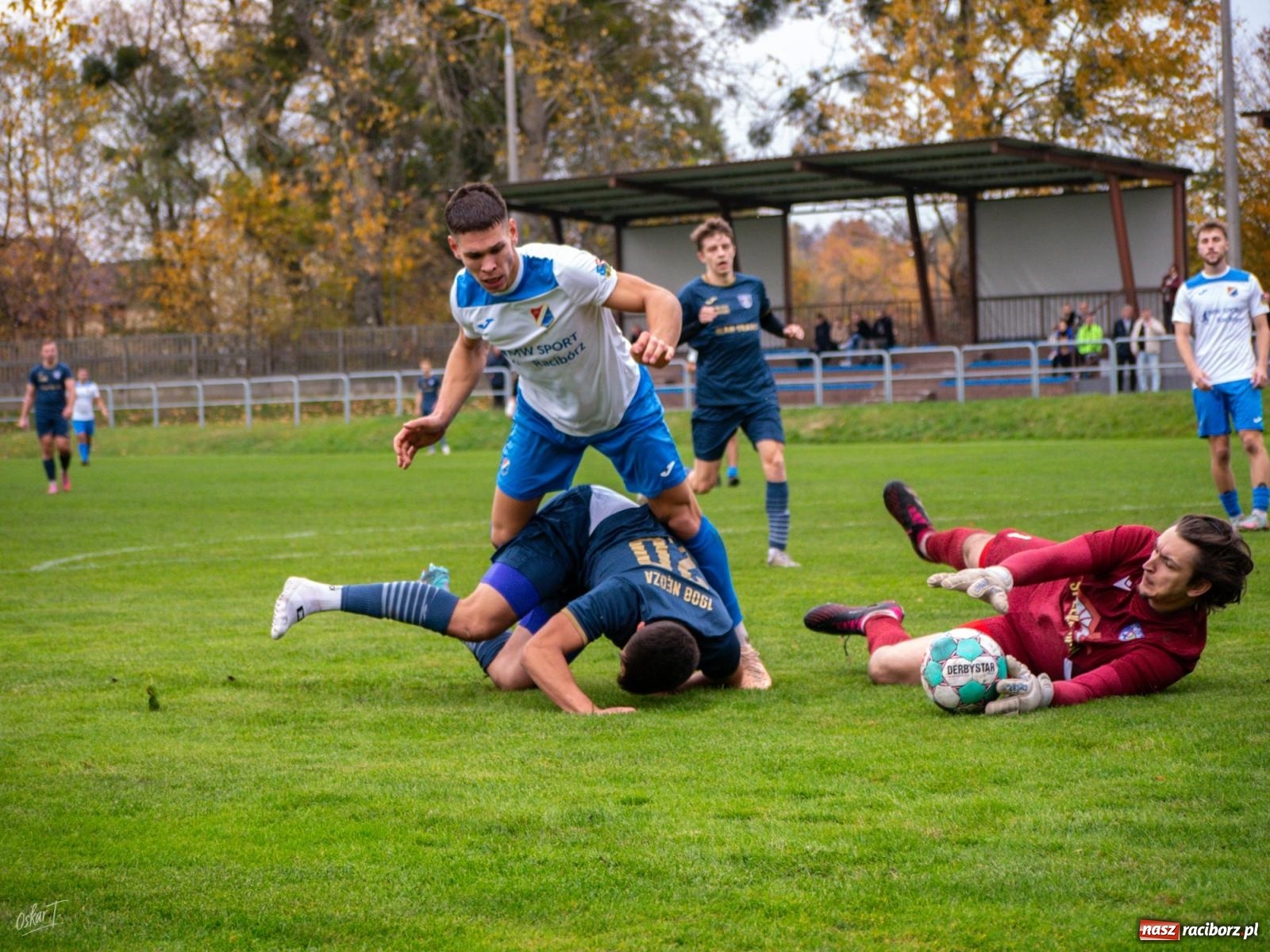 Zdjęcie w galerii na portalu naszraciborz.pl: Kolejarz z Chałupek rozjechał Nędzę [FOTO] wiadomości z regionu