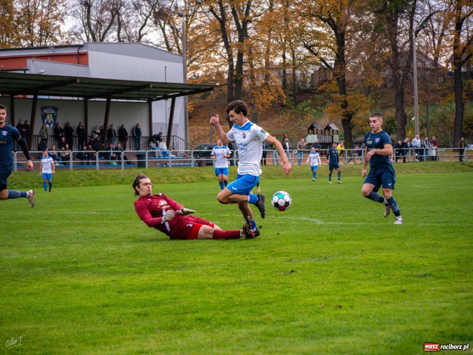 Zdjęcie w galerii na portalu naszraciborz.pl: Kolejarz z Chałupek rozjechał Nędzę [FOTO] wiadomości z regionu