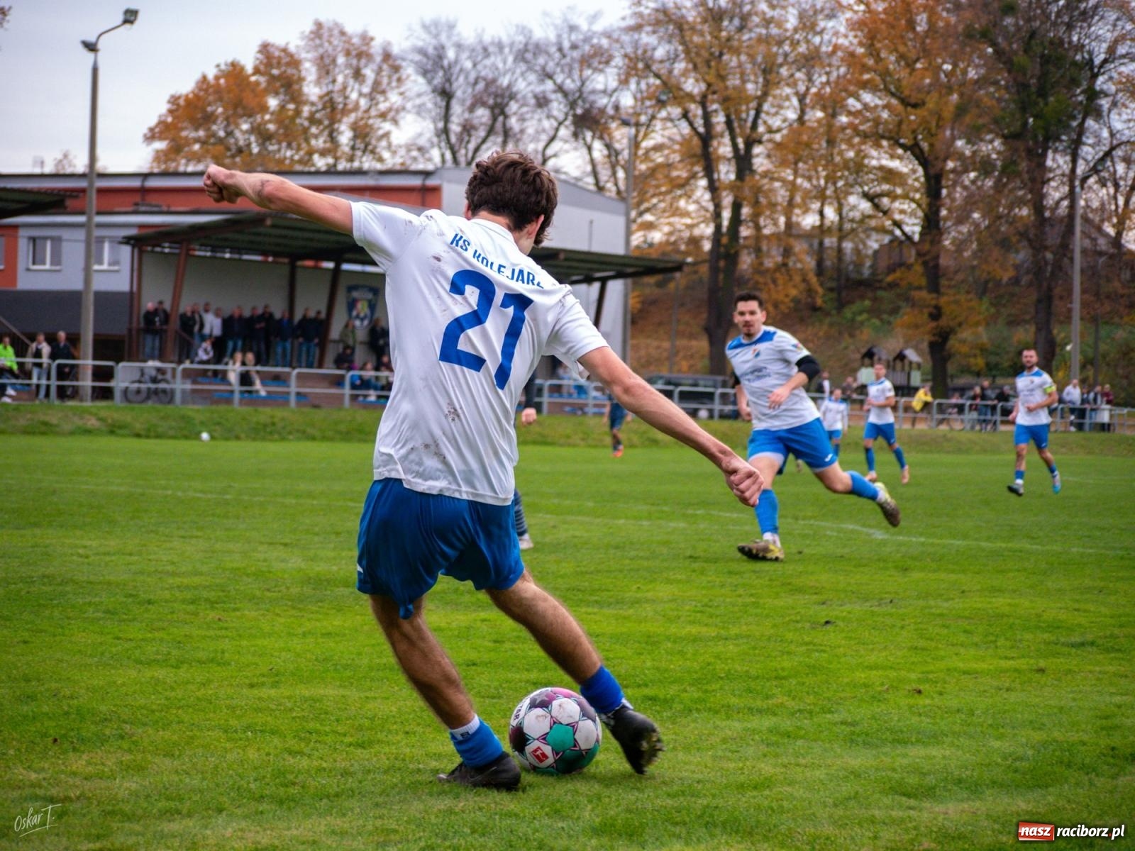 Zdjęcie w galerii na portalu naszraciborz.pl: Kolejarz z Chałupek rozjechał Nędzę [FOTO] wiadomości z regionu