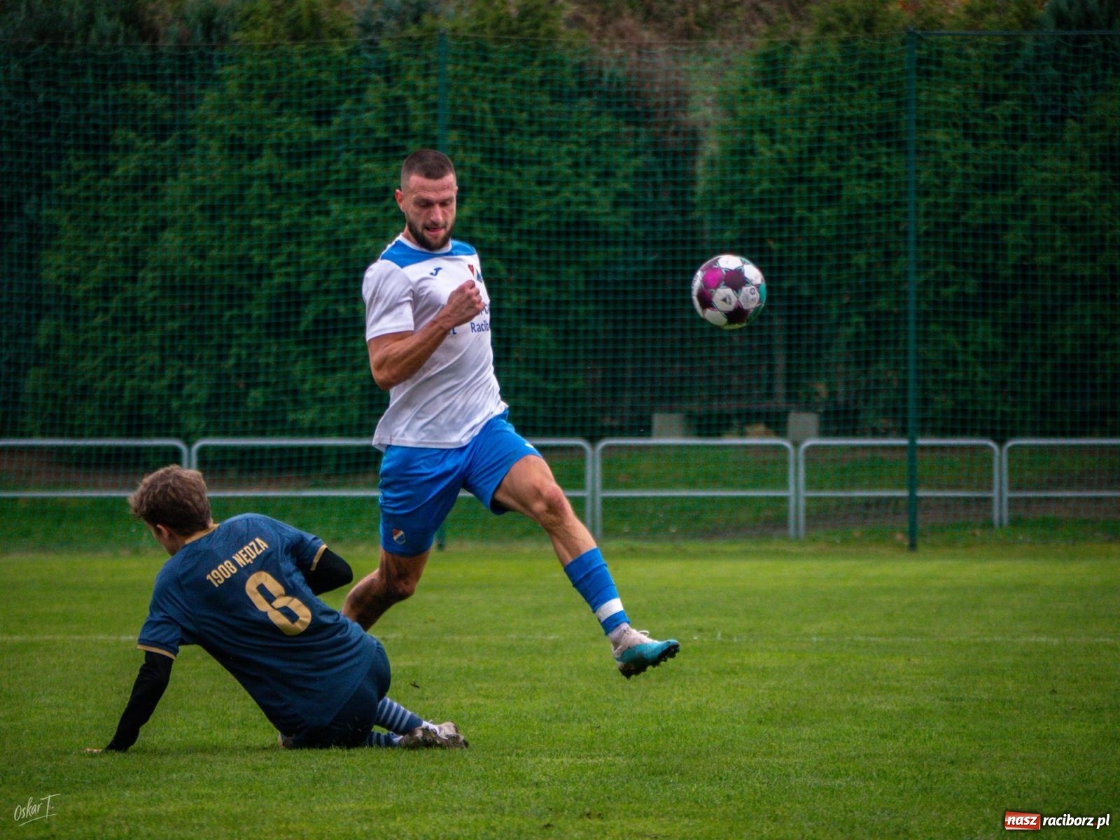 Zdjęcie w galerii na portalu naszraciborz.pl: Kolejarz z Chałupek rozjechał Nędzę [FOTO] wiadomości z regionu