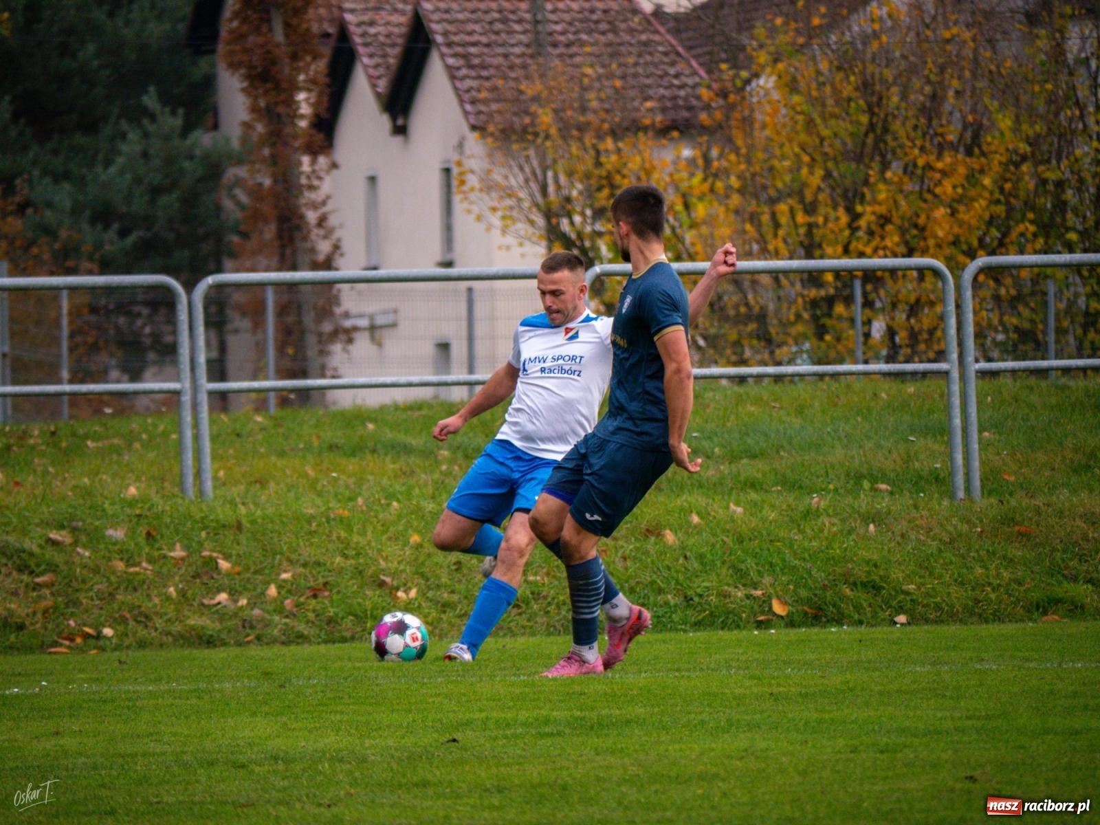 Zdjęcie w galerii na portalu naszraciborz.pl: Kolejarz z Chałupek rozjechał Nędzę [FOTO] wiadomości z regionu