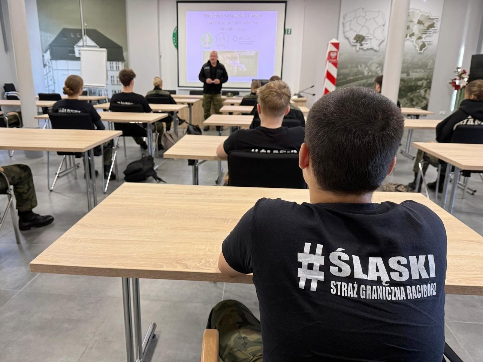 Zdjęcie w galerii na portalu naszraciborz.pl: Każdy może zostać ofiarą handlu ludźmi. SG uświadamia młodzieży zagrożenia wiadomości z regionu