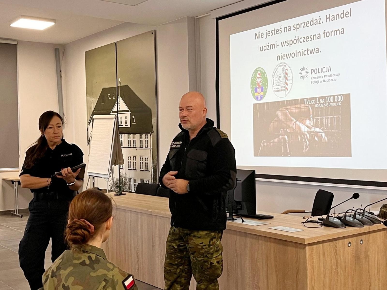 Zdjęcie w galerii na portalu naszraciborz.pl: Każdy może zostać ofiarą handlu ludźmi. SG uświadamia młodzieży zagrożenia wiadomości z regionu