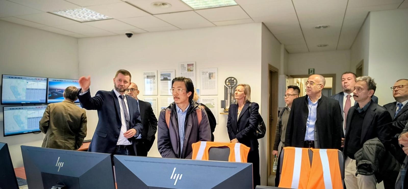 Zdjęcie w galerii na portalu naszraciborz.pl: Przedstawiciele Banku Światowego wizytowali zbiornik Racibórz i gościli na Zamku Piastowskim wiadomości z regionu