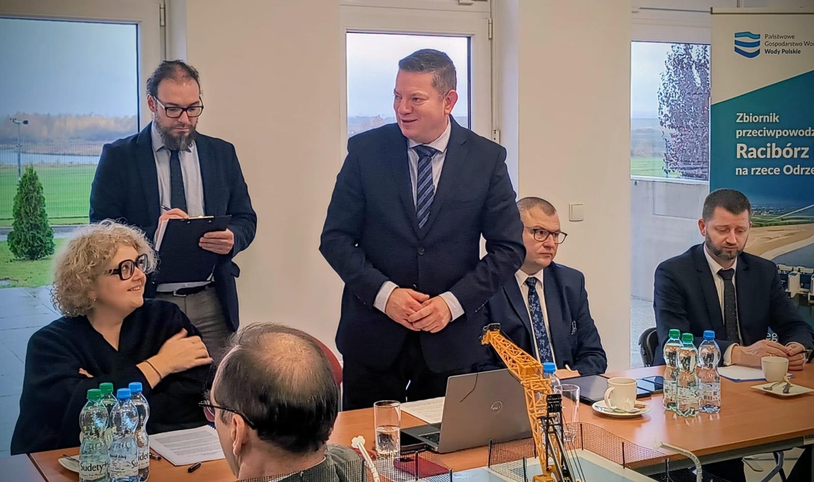 Zdjęcie w galerii na portalu naszraciborz.pl: Przedstawiciele Banku Światowego wizytowali zbiornik Racibórz i gościli na Zamku Piastowskim wiadomości z regionu