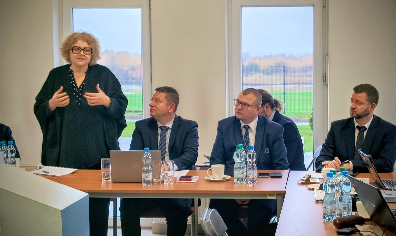 Zdjęcie w galerii na portalu naszraciborz.pl: Przedstawiciele Banku Światowego wizytowali zbiornik Racibórz i gościli na Zamku Piastowskim wiadomości z regionu