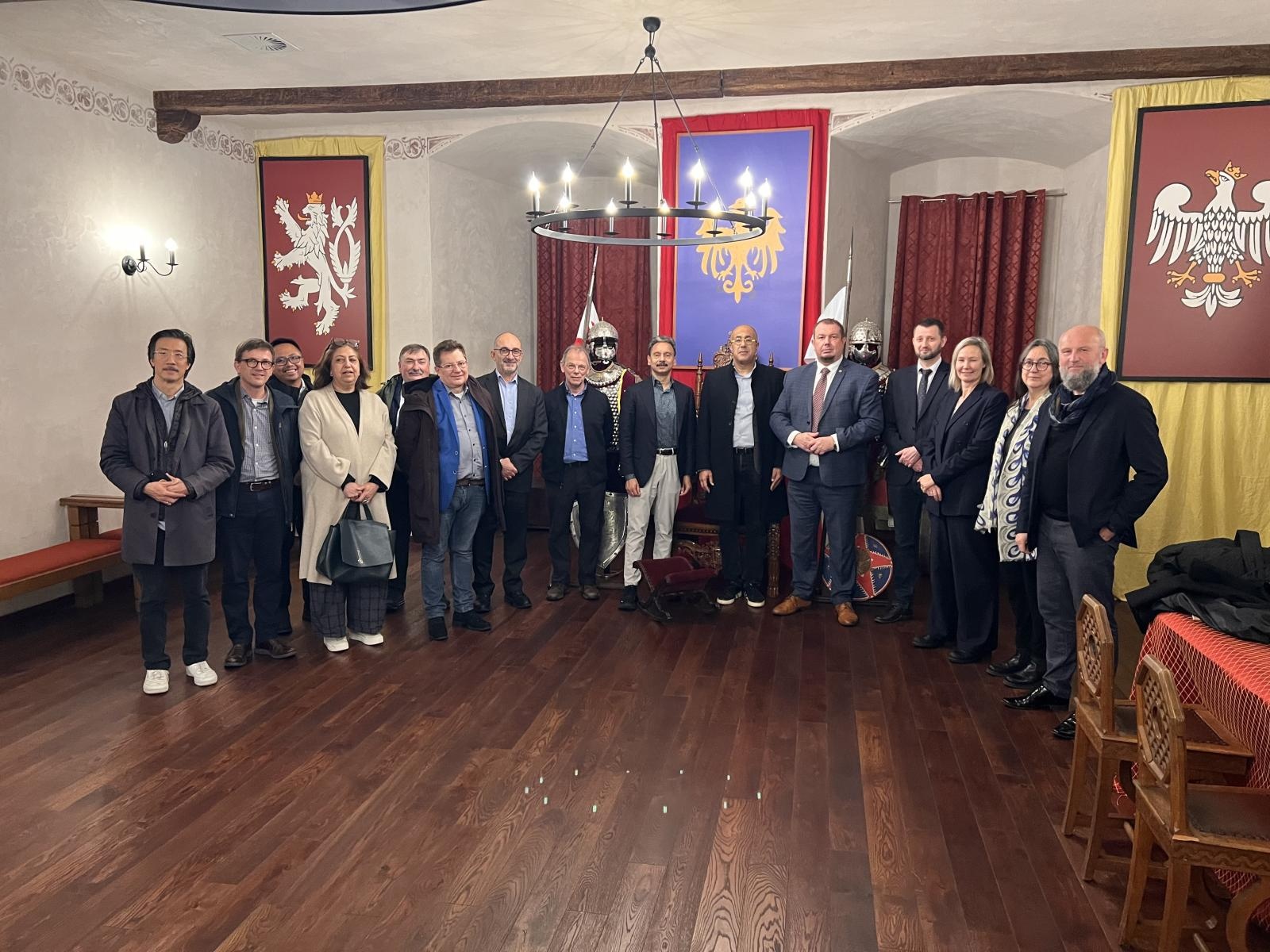 Zdjęcie w galerii na portalu naszraciborz.pl: Przedstawiciele Banku Światowego wizytowali zbiornik Racibórz i gościli na Zamku Piastowskim wiadomości z regionu