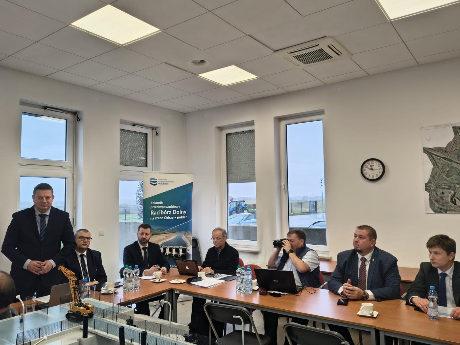 Zdjęcie w galerii na portalu naszraciborz.pl: Przedstawiciele Banku Światowego wizytowali zbiornik Racibórz i gościli na Zamku Piastowskim wiadomości z regionu