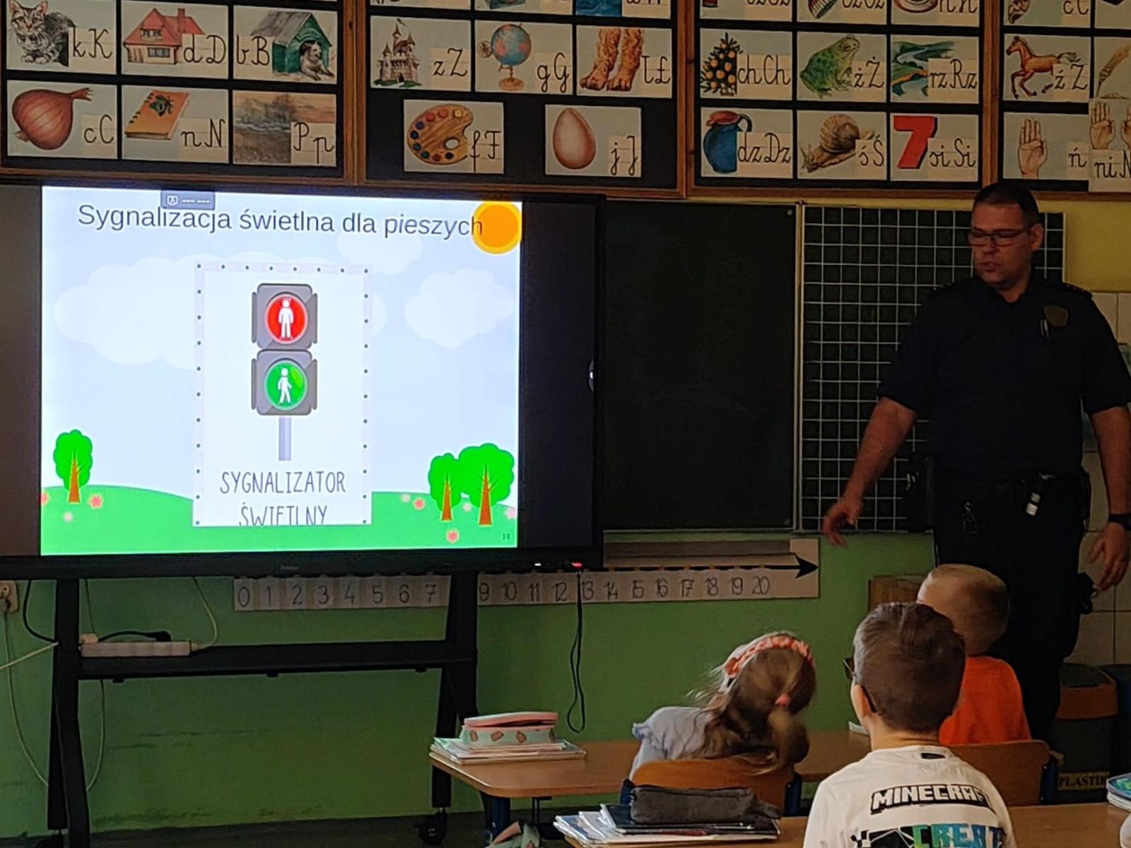 Zdjęcie w galerii na portalu naszraciborz.pl: Uczniowie z Raciborza świecą przykładem – Odblaskowa szkoła w SP 15 wiadomości z regionu