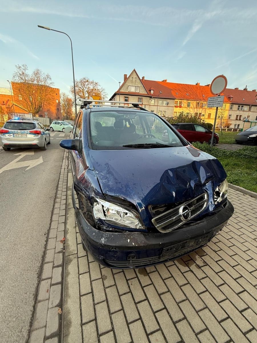 Zdjęcie w galerii na portalu naszraciborz.pl: Kolizja trzech pojazdów na skrzyżowaniu Kościuszki i Eichendorffa wiadomości z regionu