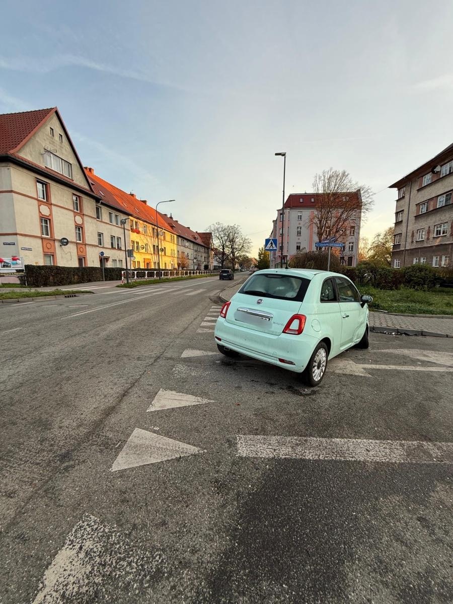 Zdjęcie w galerii na portalu naszraciborz.pl: Kolizja trzech pojazdów na skrzyżowaniu Kościuszki i Eichendorffa wiadomości z regionu