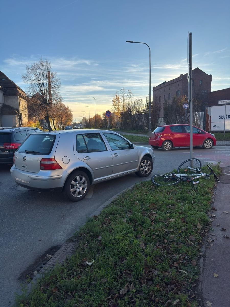 Zdjęcie w galerii na portalu naszraciborz.pl: Potrącenie rowerzysty na skrzyżowaniu Kościuszki i Eichendorffa w Raciborzu wiadomości z regionu